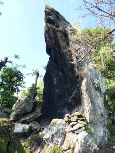 Mayan altar on Cerro de Oro